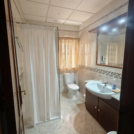 Appartement Modern 2-Bedroom Flat In Rabat With Ac, Wi-Fi & Study Rabat